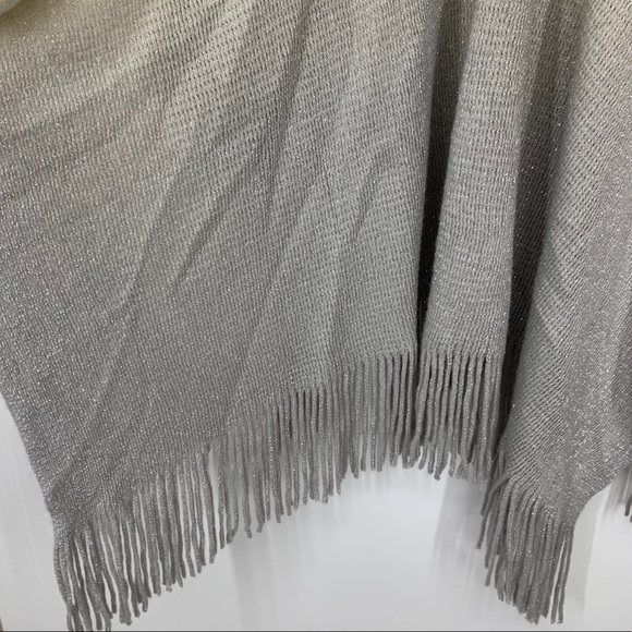 Maurices Ivory Cream Silver Fleck Gray Ombré Soft Knit Tassel Shawl Size OS - Picture 10 of 14